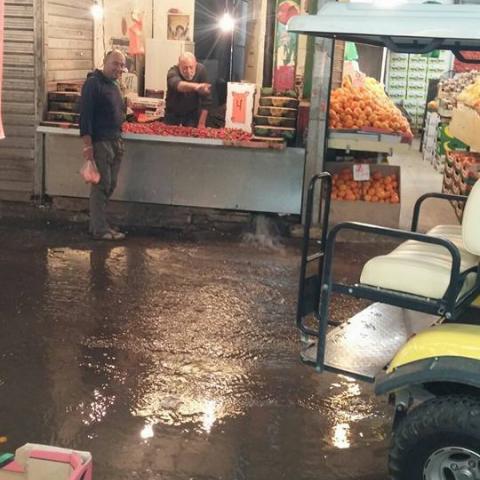 השוק בפ"ת מוצף (ולא רק בקונים) - איכות הסביבה וחזות העיר בפתח תקווה