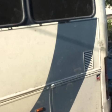 אוטובוס התנגש בעמוד חשמל בפינת הרחובות ז'בוטינסקי-שנקר - חדשות בפתח תקווה
