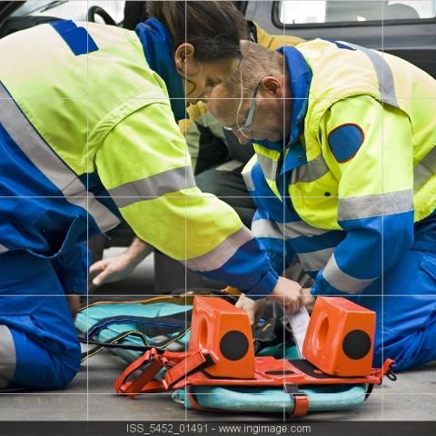 עובד נפגע מחפץ כבד שנפל עליו במפעל בפתח תקווה - חדשות בפתח תקווה