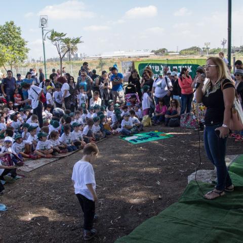 חודש איכות הסביבה נפתח עם ילדי הגנים בצעדת נחל שילה - חינוך בפתח תקווה