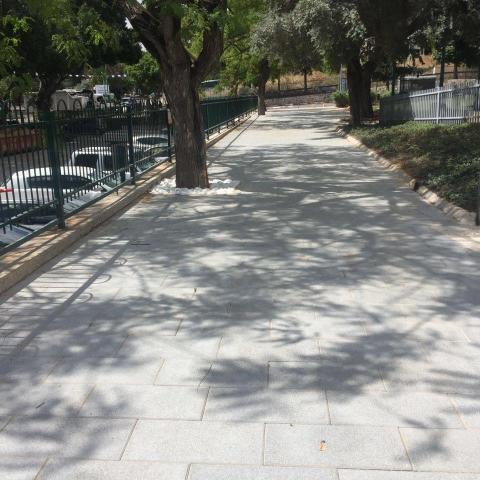 לקראת יום הזיכרון: העירייה שיפצה את רחבת יד לבנים - איכות הסביבה וחזות העיר בפתח תקווה