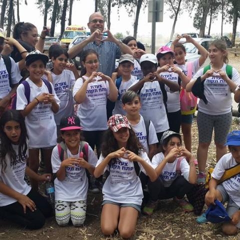 31 שנים אחרי: עשרות תלמידים בצעדת הבונים - חינוך בפתח תקווה
