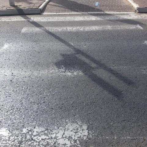 מפגעי דרך התגלו בקרבת מוסדות החינוך בפתח תקוה - חדשות בפתח תקווה