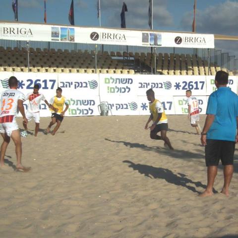 הנוער של מלאבס בכדור רגל חופים אכזב - ספורט בפתח תקווה