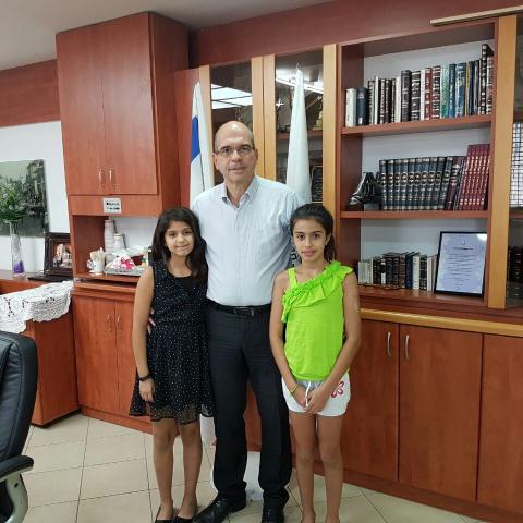 שירז וקורל נפגשו לשיחת הבהרה עם ברוורמן. - חינוך בפתח תקווה