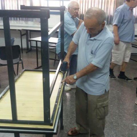 הגימלאים שיפצו את הכיתה והתיישבו ללמוד - חינוך בפתח תקווה