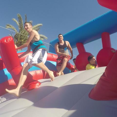 אירוע פתיחת הקיץ extreme wipeout  שהתקיים בפארק הגדול - תרבות ופנאי בפתח תקווה