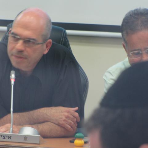 לאחר שעתיים ראש העיר ניאות להכניס לישיבת המועצה את נציג שכונת שיפר - חדשות בפתח תקווה