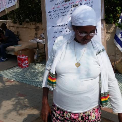 לאורך כל היום, הפגנה ברחוב מייזנר 9 בפ"ת מול ביתו של היועמ"ש - חדשות בפתח תקווה