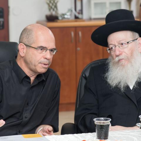 שר הבריאות ליצמן: "אין לי כל כוונה לסגור תחנות טיפות חלב בפתח תקוה" - בריאות בפתח תקווה