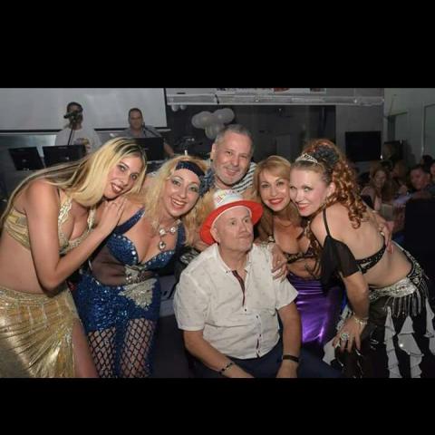 בן כמה אתה אברשה - חיי זוהר בפתח תקווה