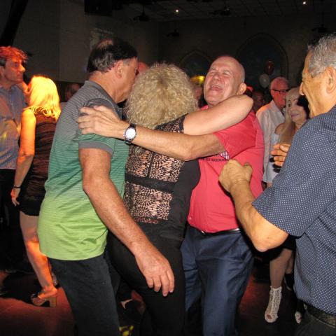 שש במכה אחת - חיי זוהר בפתח תקווה
