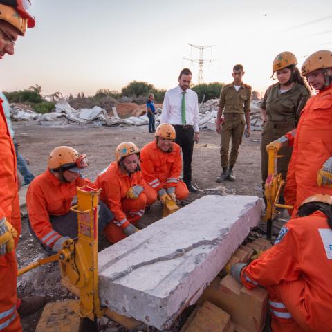 תבנו על סע"ר. יחידת המתנדבים העירונית במקרה של קריסה - בנייה ונדל"ן בפתח תקווה