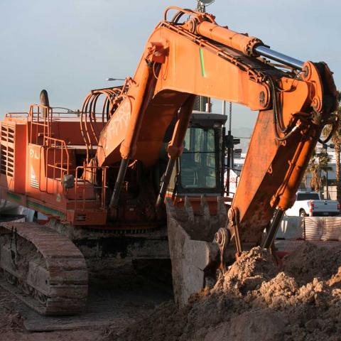 נעצרו 2 חשודים בחשד כי גנבו מחפרון JCB מחניון סמוך לבית המשפט לתעבורה בפ"ת - חדשות בפתח תקווה