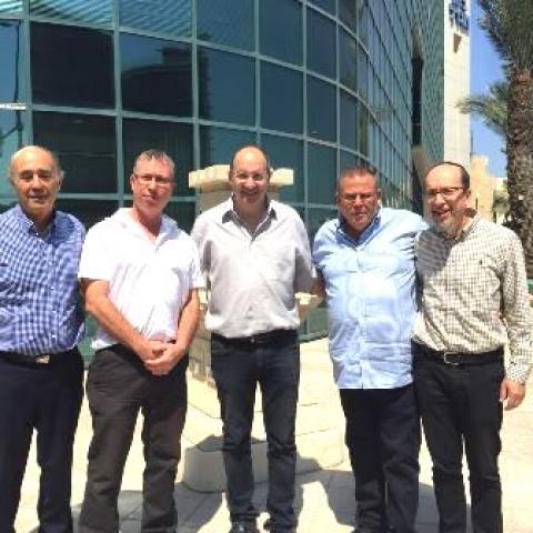 יו"ר ההסתדרות, אבי ניסקורן ויו"ר ההסתדרות בפ"ת, גיורא נחום ביקרו בחברת  הביטוח "מגדל" שמשרדיה בעיר - חדשות בפתח תקווה