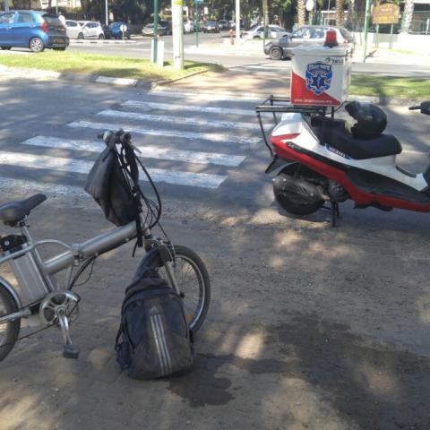 רוכב אופניים התמוטט על רקע לבבי ברחוב דנמרק - חדשות בפתח תקווה