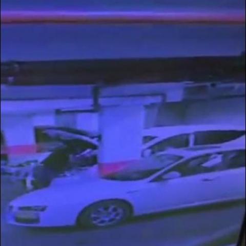 בעלת רכב מנעה את מאמצי הגנבים לגנוב את רכבה - מבהיל - חדשות בפתח תקווה