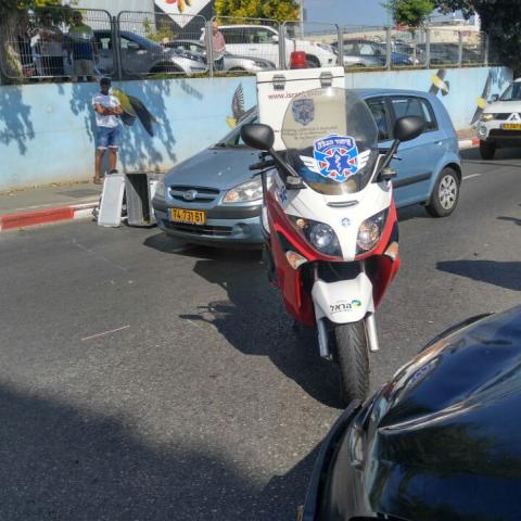 תאונה בין רכב פרטי לאופנוע באזור התעשייה סגולה - חדשות בפתח תקווה