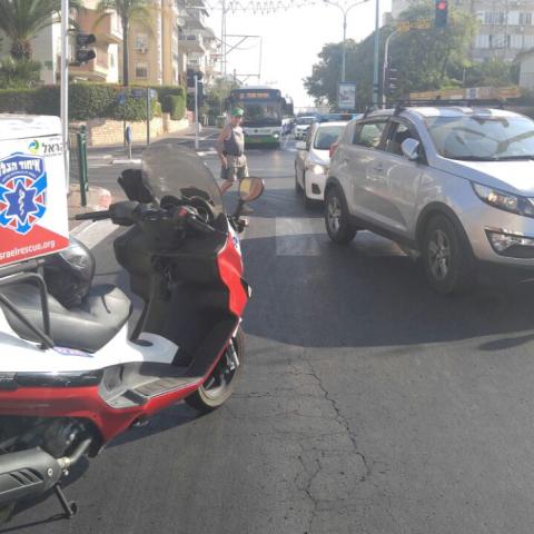 הולכת רגל נפצעה קל מרכב ברחוב וולפסון - חדשות בפתח תקווה
