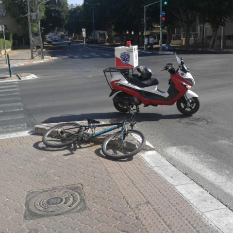 רוכב אופניים נפצע בינוני בתאונה ברחוב המכבים פינת שטמפפר - חדשות בפתח תקווה