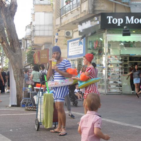 המדרחוב ברחוב ההגנה - יריית פתיחה חלושה - חיי זוהר בפתח תקווה