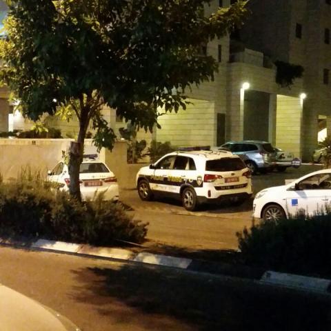 שני עצורים בניסיון גניבת רכבים מהחניון התת קרקעי שברחוב בן חור 5 - חדשות בפתח תקווה