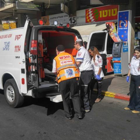 2 נוסעות באוטובוס נפגעו בתאונת דרכים בין אוטובוס לרכב פרטי - חדשות בפתח תקווה