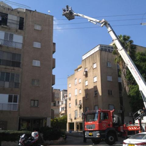 שריפה פרצה בדירה ברחוב סלנט - חולץ כלב - חדשות בפתח תקווה