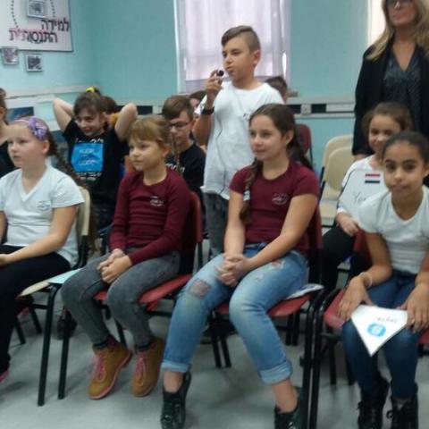 תלמידי בית ספר גורדון שוחחו דרך הסקייפ עם סגן נשיא מיקרוסופט העולמי לענייני חינוך. - חינוך בפתח תקווה