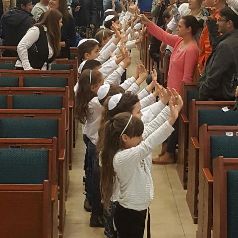 בראשית הייתה מסיבה בבית ספר דבורה עומר - חינוך בפתח תקווה