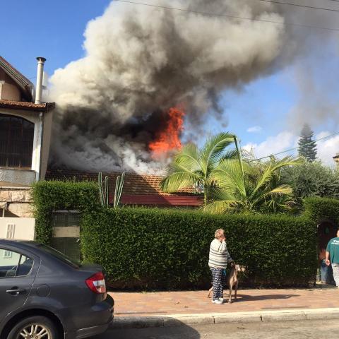 שריפה בבית פרטי ברחוב רמז - חדשות בפתח תקווה