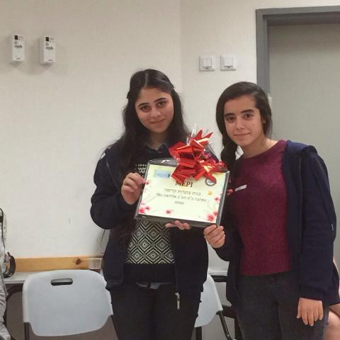 תלמידות מחטיבת גולדה ותלמידות מחטיבת אלחיאת - צועדות יחד קדימה! - חינוך בפתח תקווה