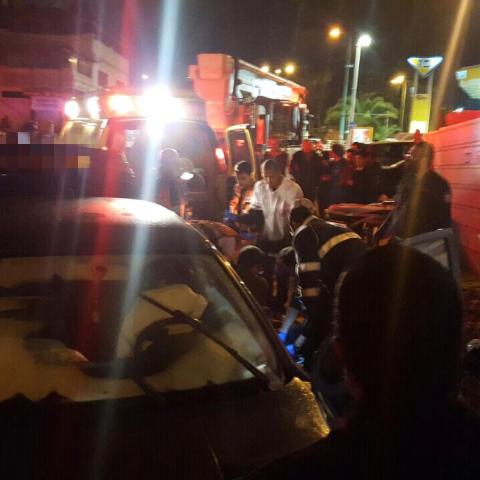 נהג רכב  נפצע קשה לאחר שהתנגש בעמוד חשמל ברחוב הרצוג - חדשות בפתח תקווה