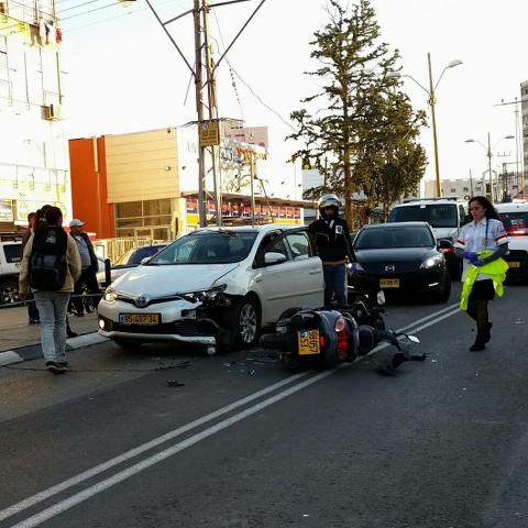 תאונה בין רכב פרטי לקטנוע בבר כוכבא - חדשות בפתח תקווה