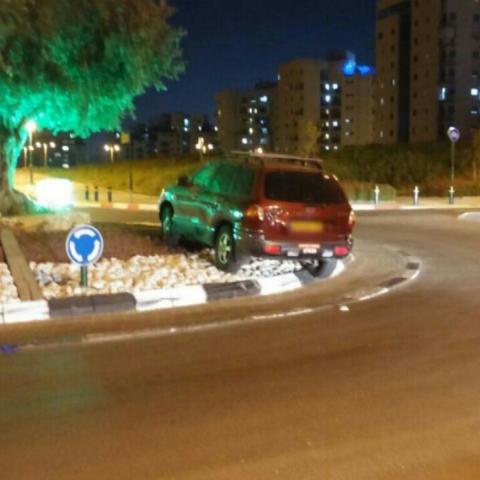 תאונה עצמית ברחוב פינטו: נהג  איבד שליטה על רכבו - חדשות בפתח תקווה