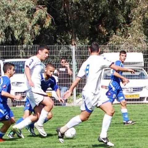 קבוצת הנוער של מכבי פ"ת הפסידה בקרב צמרת 1:0 למכבי ת"א - ספורט בפתח תקווה
