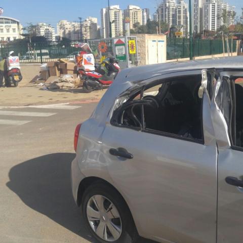 אם וביתה התינוקת נפצעו קל בתאונת דרכים ברחוב שמיר - חדשות בפתח תקווה