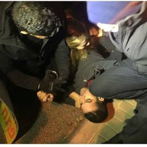 מי שולח את השוטרים לשבש את ההפגנות מול בית היועץ המשפטי לממשלה? - חדשות בפתח תקווה