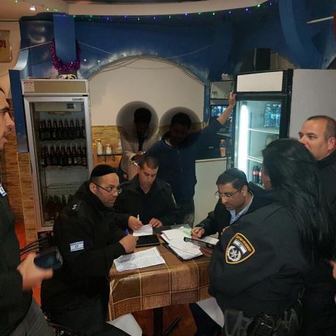 מבצע משולב בחמארות (מקומות בילוי של העובדים הזרים) - חדשות בפתח תקווה
