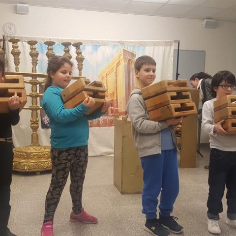 תלמידי כיתה ג' בבית ספר דבורה עומר בנו משכן חדש - חינוך בפתח תקווה