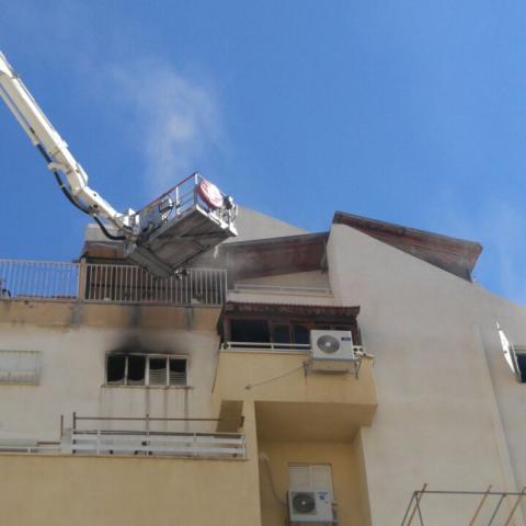 שריפה פרצה בדירת מגורים ברחוב יהודה הנשיא - 2 נפגעים קל - חדשות בפתח תקווה