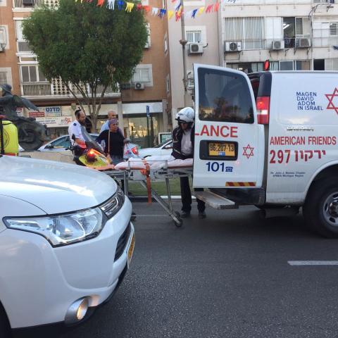 נהג רכב פגע בשתי נשים ברחוב ההסתדרות ונמלט - חדשות בפתח תקווה