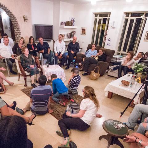פתח תקווה נערכת לקיום מפגשים בסלון עם ניצולי שואה - קהילות בפתח תקווה