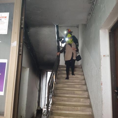 שריפה בדירות מחולקות בבניין מגורים ברחוב ההגנה - חדשות בפתח תקווה