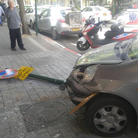 הולך רגל נפגע מרכב שעלה על מדרכה בפינת הרחובות ההסתדרות וחפץ חיים - חדשות בפתח תקווה