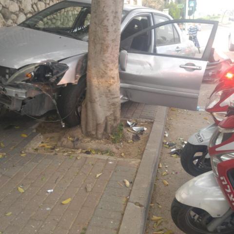 2 פצועים קל בתאונה בין 2 רכבים ברחוב שלומציון המלכה - חדשות בפתח תקווה