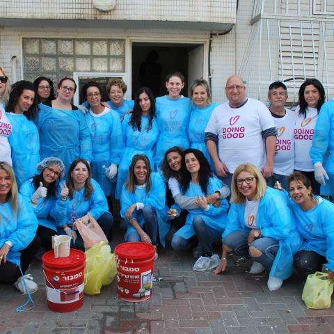 עובדי שניידר שיפצו גן לילדי פליטים - בריאות בפתח תקווה