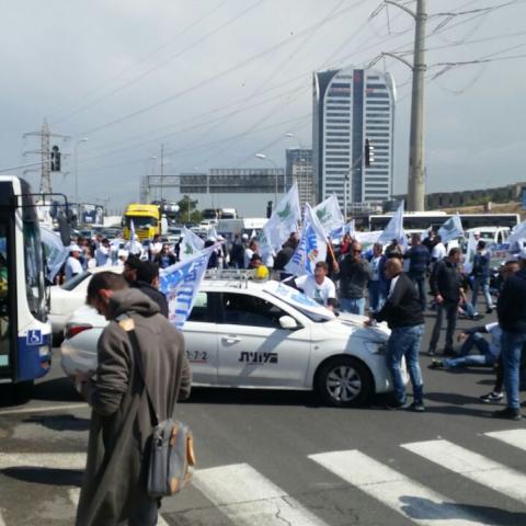 צומת גהה חסום לתנועה עקב הפגנה עובדי חיפה כימיקלים - חדשות בפתח תקווה