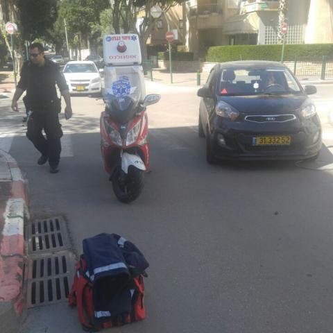 הולכת רגל  נפגעה מרכב ברחוב ברנדה פינת קק"ל - חדשות בפתח תקווה