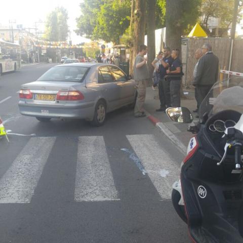 הולכת רגל נפגעה מרכב פרטי ברחוב רוטשילד פינת הרצל - חדשות בפתח תקווה